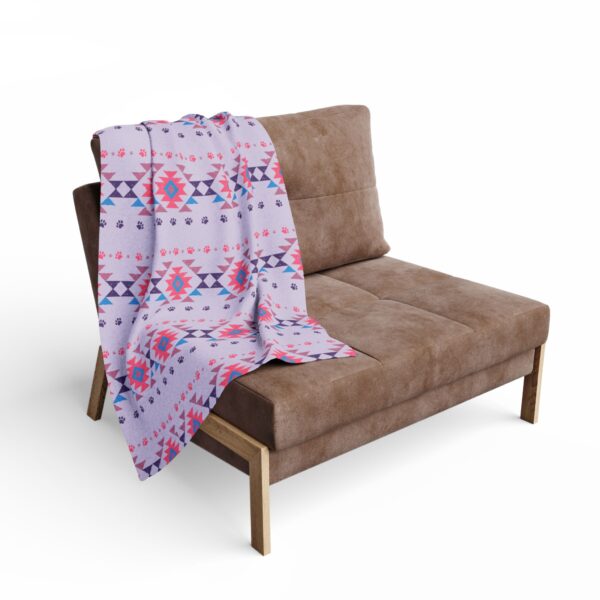 Cozy Arctic Fleece Blanket with Vibrant Tribal Pattern