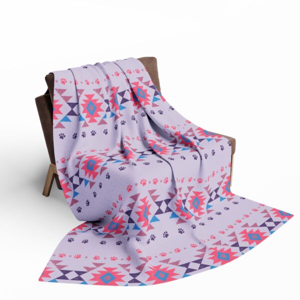 Cozy Arctic Fleece Blanket with Vibrant Tribal Pattern - Image 12