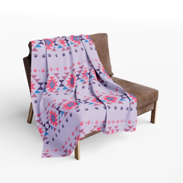 Cozy Arctic Fleece Blanket with Vibrant Tribal Pattern - Image 8